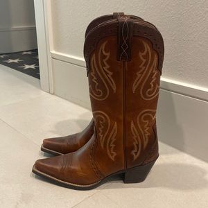 Ariat women’s cowboy boots